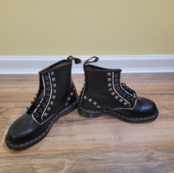 Dr. Martens 1460 STUD, size US 8 - Picture 3 of 9